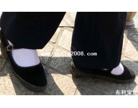  卖糖葫芦的女人－白袜布鞋（1）10Ｐ 
