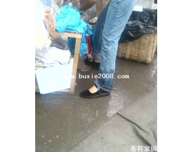  下雨了、鞋湿了4P 