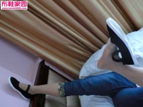  女友穿着双欧让我拍[6P] 