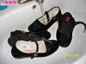  刷洗女人的方口布鞋17P 