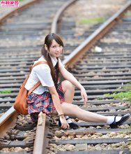  铁路上的黑高美女13P 